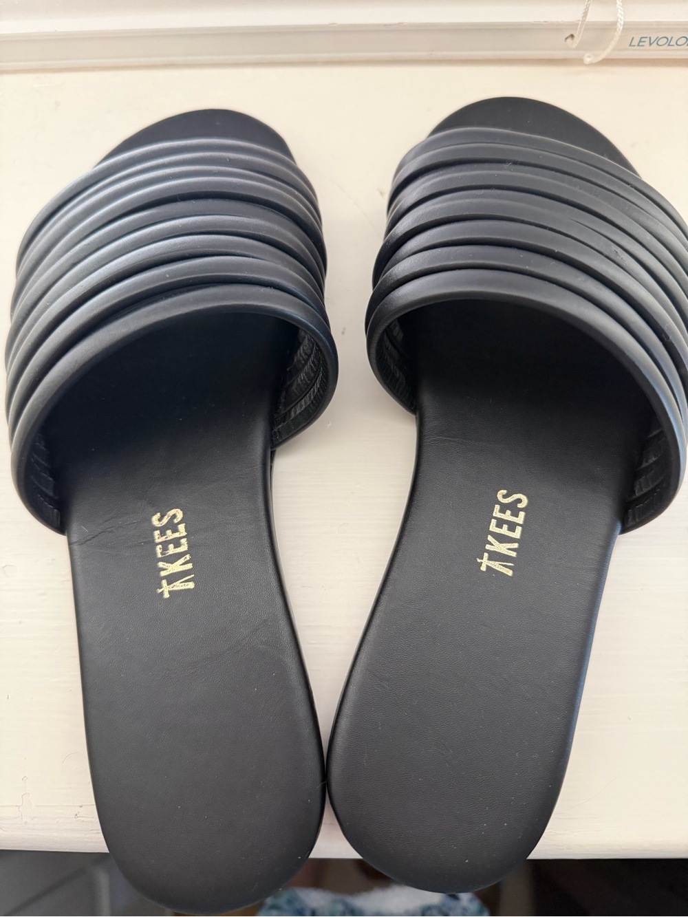 TKEES Black Ribbed Strap Slide Sandals - perfect condition